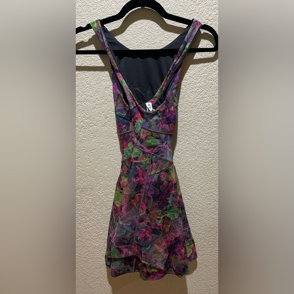 NWT Lululemon Court Crush Dress Vivid Floral Tone Multi Size 4 short under - Picture 9 of 13